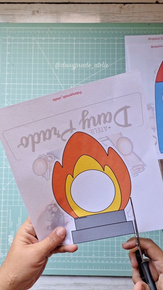 Uma ótima opção para quem não tem tempo para produzir em EVA! 🚀✨Olha só esse arquivo digital do foguete, que faz parte da nossa Apostila de Moldes do Foguetinho das Vogais! 💛Pensado para facilitar sua vida, esse material é perfeito para quem quer um recurso prático, lindo e pronto para uso!Na apostila, você encontra:
✅ Lista de materiais escrita e fotografada
✅ Molde do foguete em tamanho real
✅ Molde para produzir as tags
✅ Arquivo digital para impressão e plastificação do foguete e das tags
✅ Medidas da sacola para facilitar sua produção
✅ Moldes vetorizados, prontos para uso🔥 Tudo isso por apenas R$ 25,90! 🔥Quer o link? Comenta "Eu quero" que eu te envio! 💬 Ou corre pro site agora mesmo e garanta a sua! 🚀Apoio 🩷🤝
@grazy_vassoler
Materiais para Artesanato ✂️